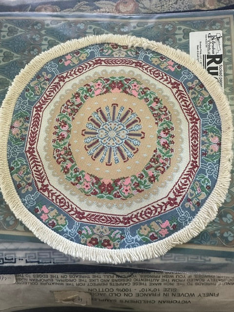 Woven round carpet (approx 7 inches round)