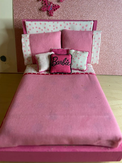 Bed with bedding-This is 1:12 scale not Barbie size