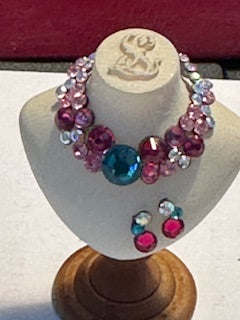 Necklace and earring jewelry set by Sun Lemmons