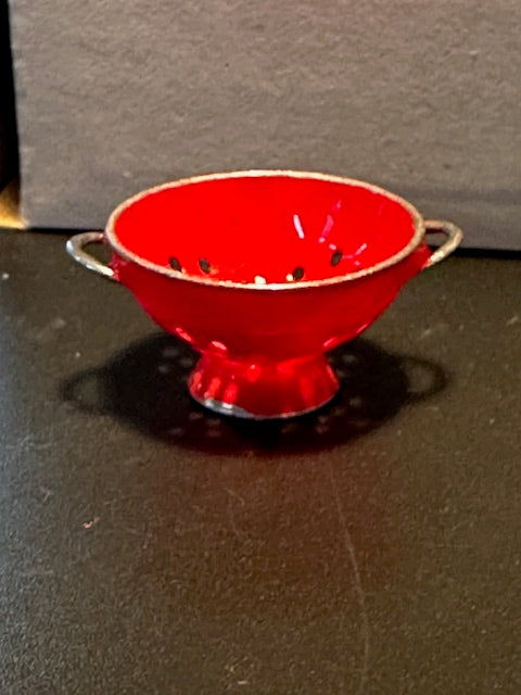 Colander/pasta strainer painted resin