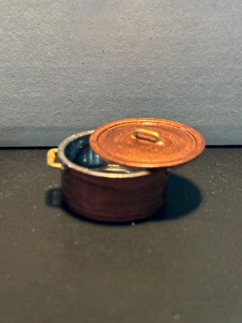 Copper colour resin pots