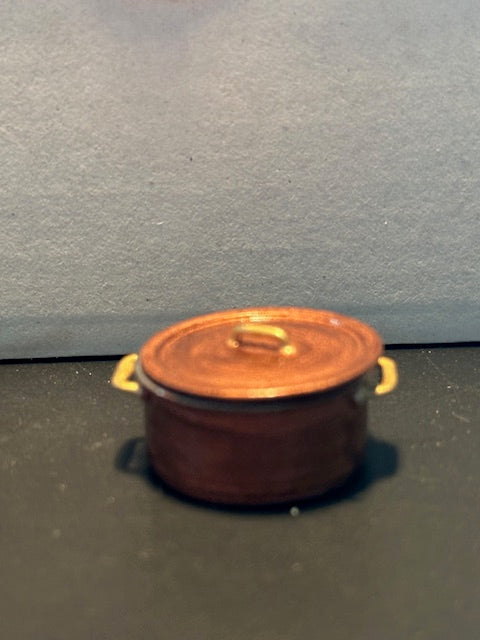 Copper colour resin pots