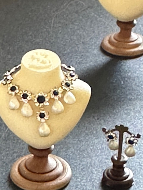 Sun Lemmens necklace and earring set