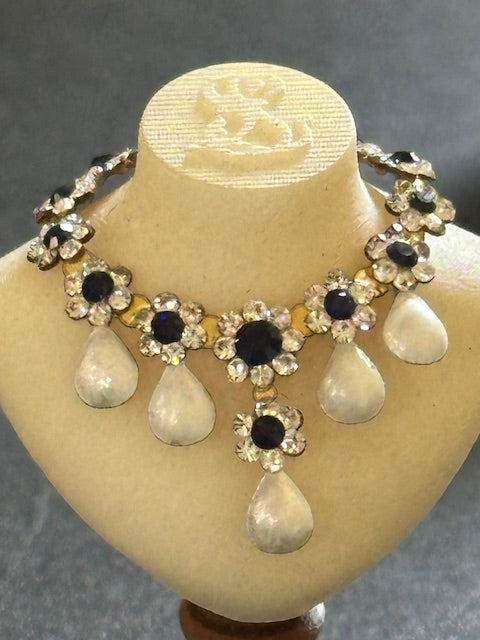 Sun Lemmens necklace and earring set