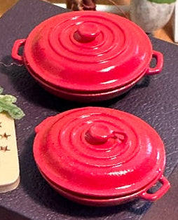 Assorted Red braiser pots with lid-price is for 1 pot