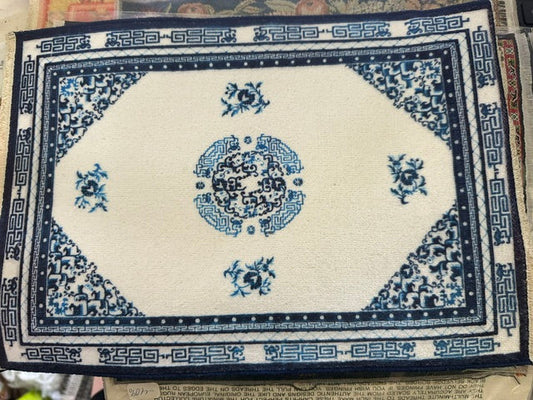 12x9 inch oriental pattern rug/carpet