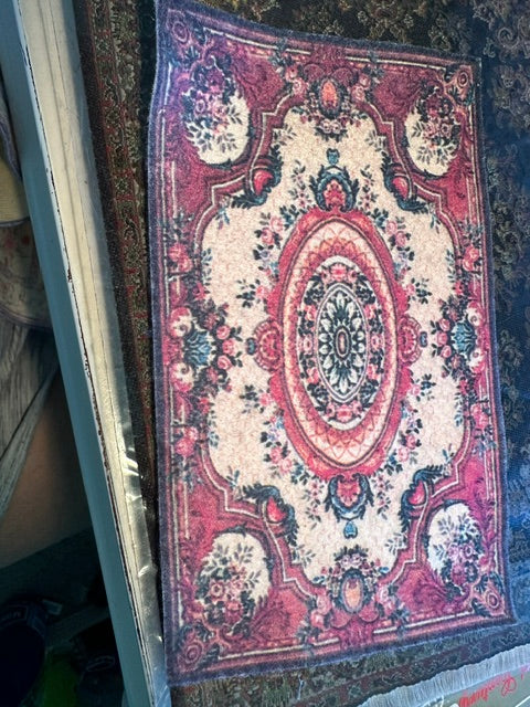 Area rug/carpet  approx 7x4 inches printed