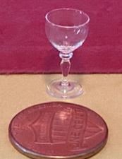 A Glass Filled With Orange Juice Is Shown With Two Slices Of Orange In Center Image320128456 - Foto 3