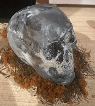 Outdoor skeleton head display