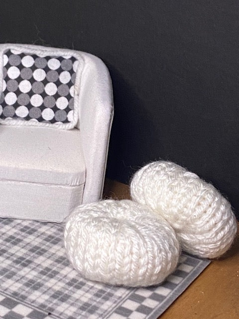 Knitted pillow cushions for sitting