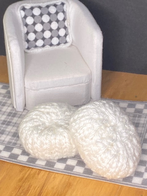 Knitted pillow cushions for sitting