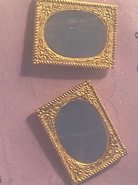 Pair of mirrors