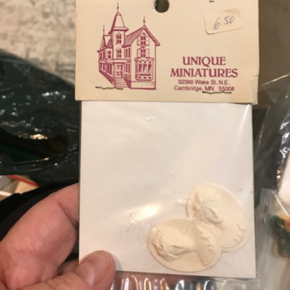 Unique Miniatures Decorative Accents