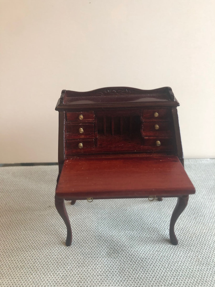 Assorted Bespaq Desks Your Dollhouse Miniature Headquarters