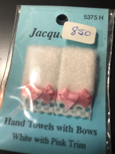 Assorted fancy towels-small